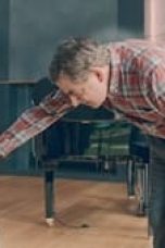 Nonton film Man Vs Bee Season 1 Episode 1 Subtitle Indonesia Streaming Movie Download Gratis Online